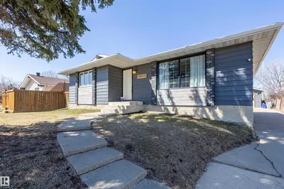 Interior photo 1 of 9012 99A AV