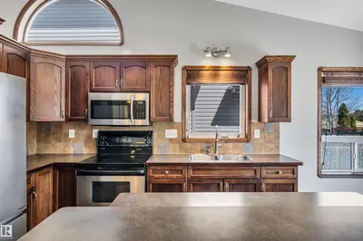 Interior photo 3 of 4 BIRCHMONT DR