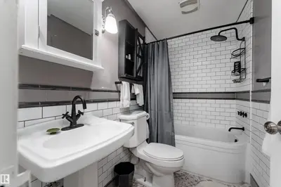 Interior photo 4 of 14 AMBERLY CO NW