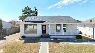 Interior photo 1 of 201 PARKVIEW DR