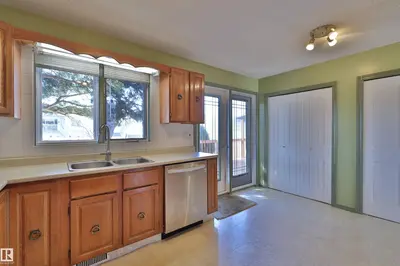 Interior photo 4 of 201 PARKVIEW DR