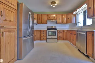 Interior photo 2 of 201 PARKVIEW DR