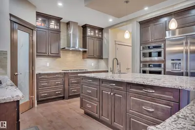 Interior photo 3 of 1624 AINSLIE LN SW