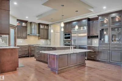 Interior photo 2 of 1624 AINSLIE LN SW