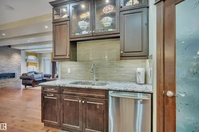 Interior photo 4 of 1624 AINSLIE LN SW