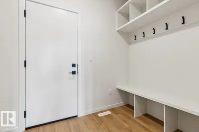 Interior photo 4 of 404 30 ST SW