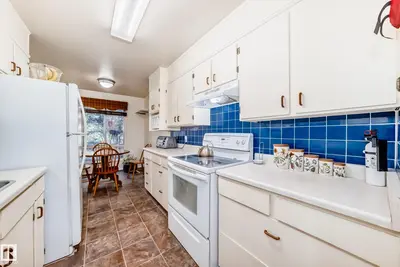 Interior photo 2 of 48 GRANDIN VG