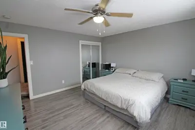 Interior photo 3 of 5347 36 Ave