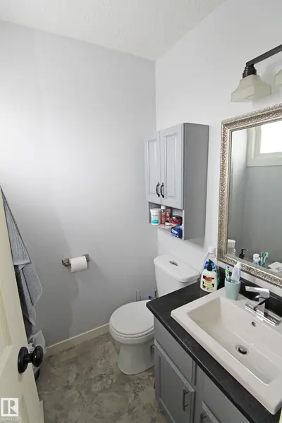 Interior photo 4 of 5347 36 Ave