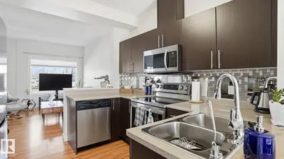 Interior photo 1 of #7 300 QUEEN ST