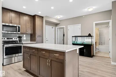 Interior photo 4 of #428 5504 SCHONSEE DR NW