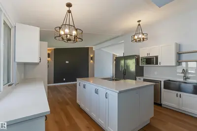 Interior photo 4 of 