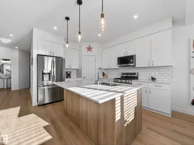 Interior photo 4 of 216 CALEDON CR