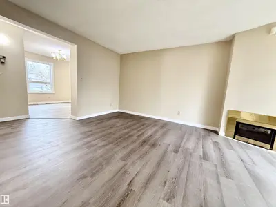 Photo 2 of 10905 74 AV NW