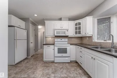 Interior photo 4 of 4212 52 ST