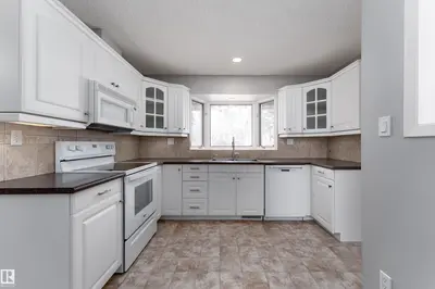 Interior photo 3 of 4212 52 ST