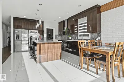 Interior photo 4 of 4119 7 AV SW