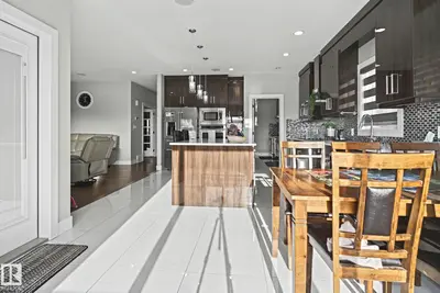 Interior photo 3 of 4119 7 AV SW