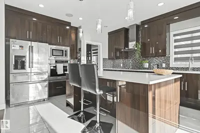 Interior photo 2 of 4119 7 AV SW
