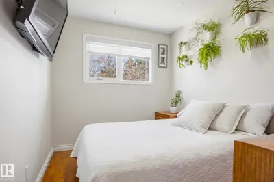 Interior photo 4 of 29 MORELAND RD