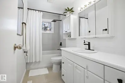 Interior photo 3 of 29 MORELAND RD