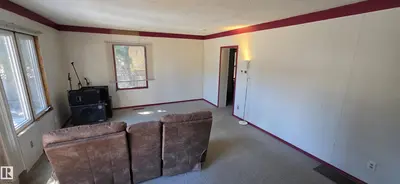Interior photo 4 of 5108 52 ST