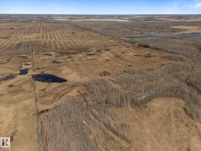 Interior photo 2 of RGE RD 12 TWP RD 562