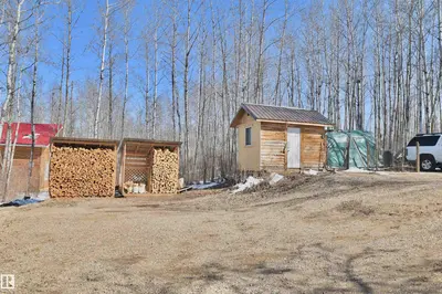 Interior photo 4 of 634 11102 Twp Rd 600 RD