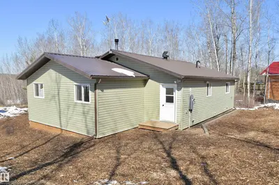Interior photo 2 of 634 11102 Twp Rd 600 RD