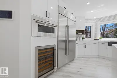 Interior photo 2 of 439 ROONEY CR NW