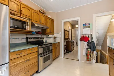 Interior photo 3 of 9819 92 AV NW