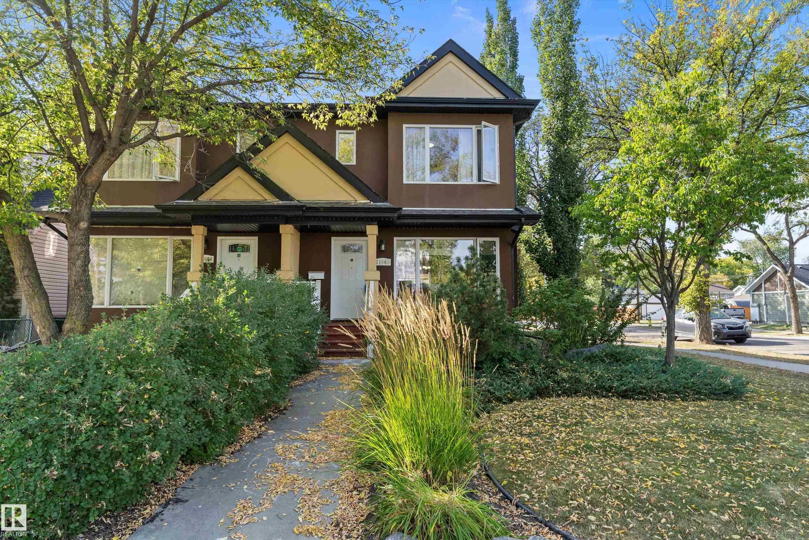 11846 125 ST NW, Edmonton - 4 bedroom Duplex for sale