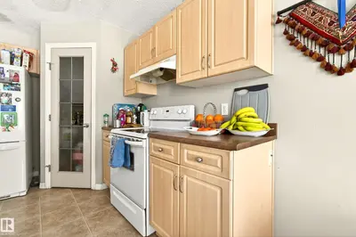 Interior photo 3 of 8922 5av SW