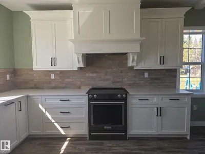 Interior photo 1 of 5029 54 AV