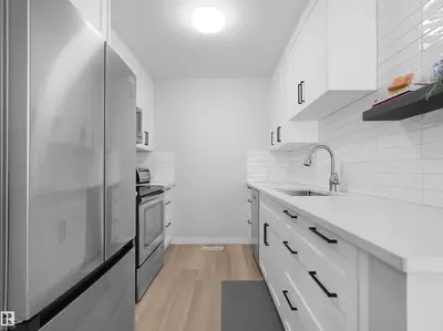 Interior photo 4 of 1164 KNOTTWOOD RD E NW