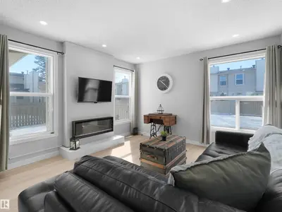 Interior photo 2 of 1164 KNOTTWOOD RD E NW