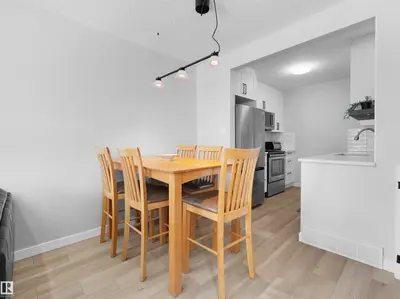 Interior photo 3 of 1164 KNOTTWOOD RD E NW