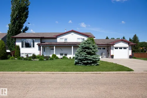 5506 53ST, Mundare - $349,900