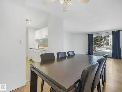 Interior photo 4 of 