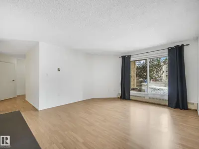 Interior photo 1 of 