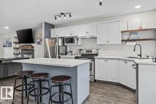 12122 17 AV SW, Edmonton - $459,900