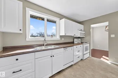 Interior photo 4 of 105 MISSION AV