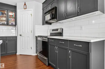 Interior photo 3 of 2810 32A ST NW