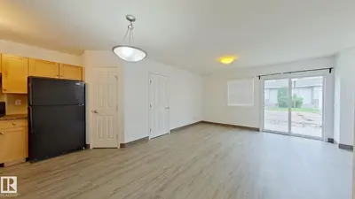 Interior photo 4 of #67 150 EDWARDS DR SW
