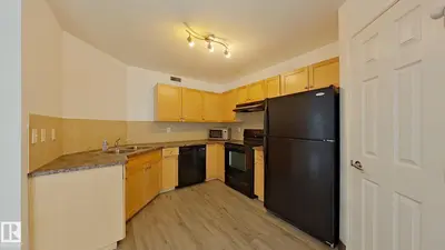 Interior photo 3 of #67 150 EDWARDS DR SW