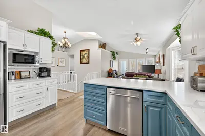 Interior photo 2 of 40 CHARLTON CR