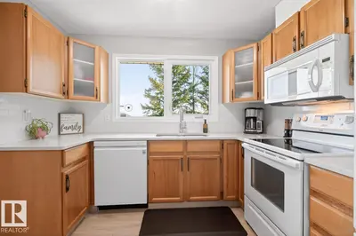 Interior photo 2 of 4606 55 AV