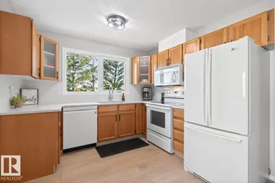 Interior photo 3 of 4606 55 AV