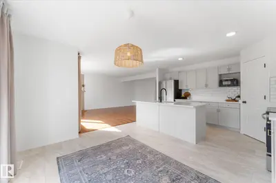 Interior photo 2 of 326 SILVER BERRY RD NW
