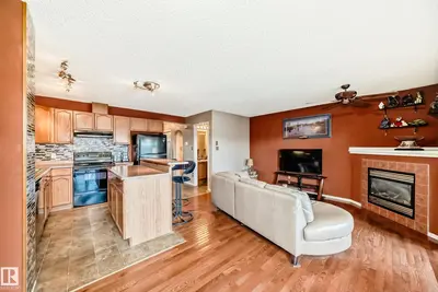 Interior photo 4 of 2927 30 ST NW